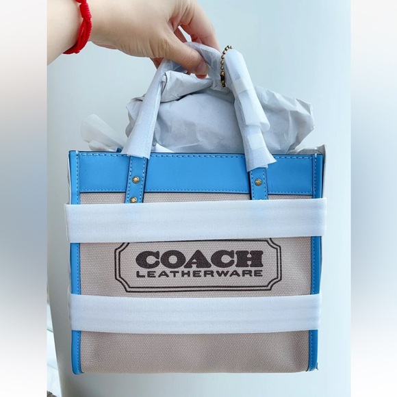 NWT Coach Field Tote 22 Bag in Brass/Natural Canvas/Pool Refined Calf Leather - Picture 6 of 12